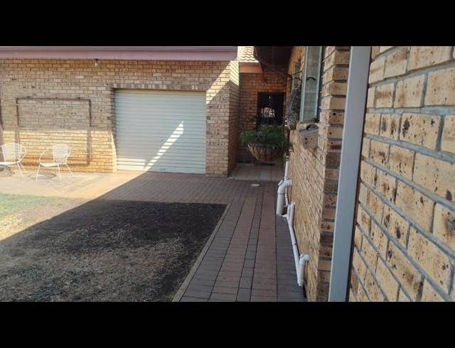 3 BEDROOM TOWNHOUSE FOR SALE IN GREENHILLS